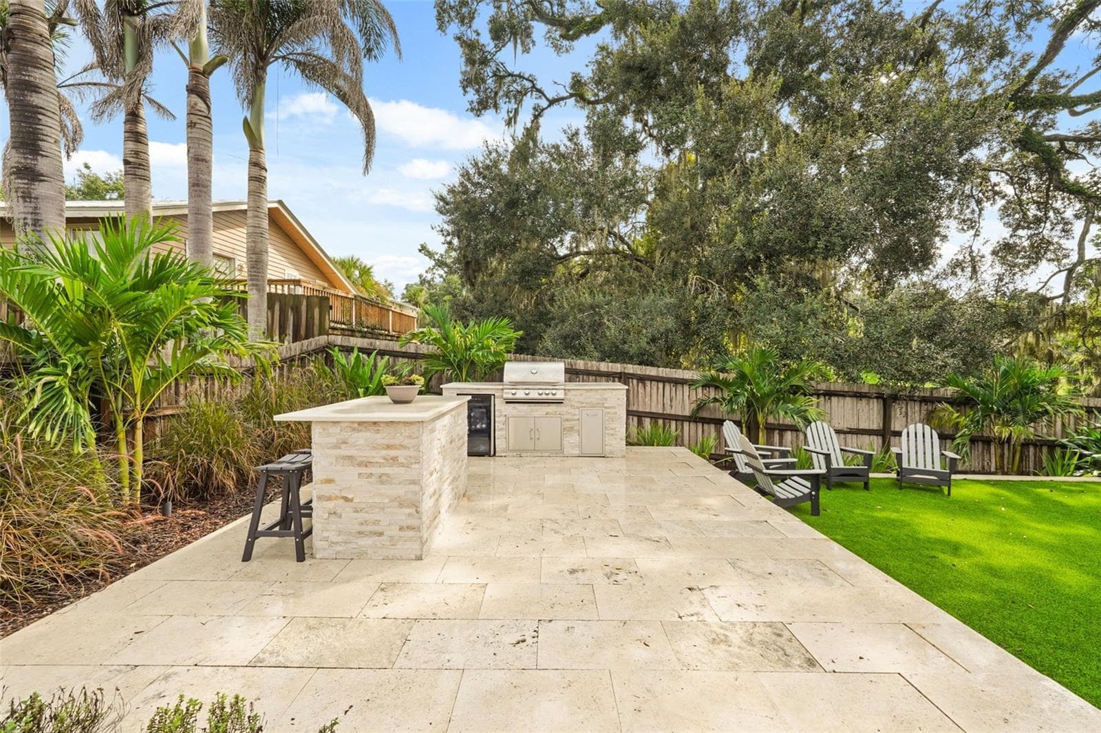 Outdoor kitchen and backyard turf - 11 S LAWSONA BLVD, ORLANDO