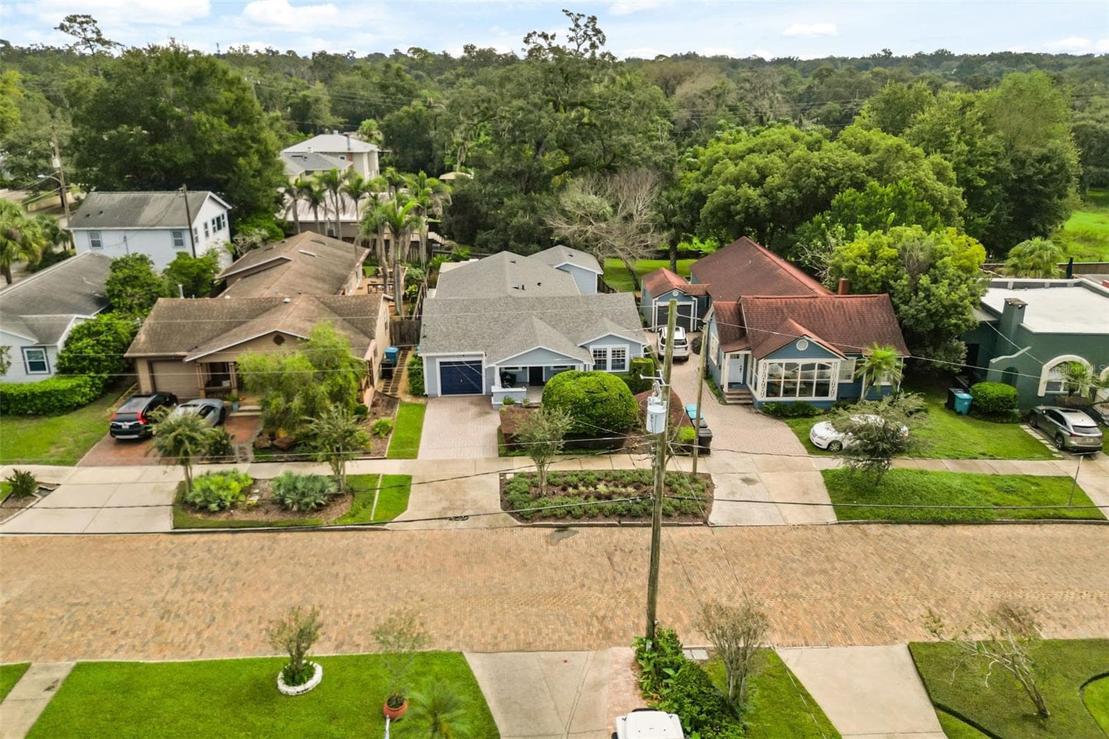 Aerial view of the home with the downtown Orlando skyline - 11 S LAWSONA BLVD, ORLANDO