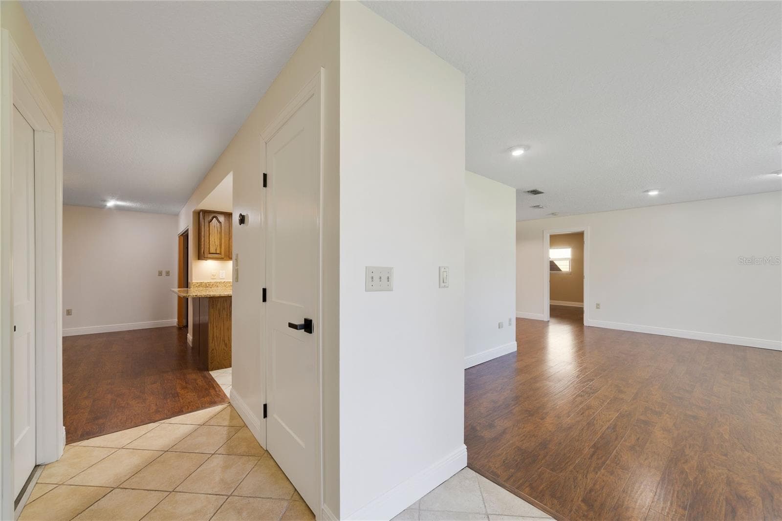 Single Family Residence at 4520 IRONSTONE CIR, ORLANDO, photo 3 of 25