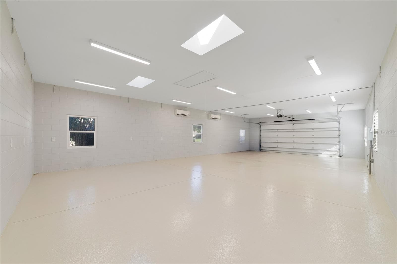 6 car garage/workshop/living space - 4520 IRONSTONE CIR, ORLANDO
