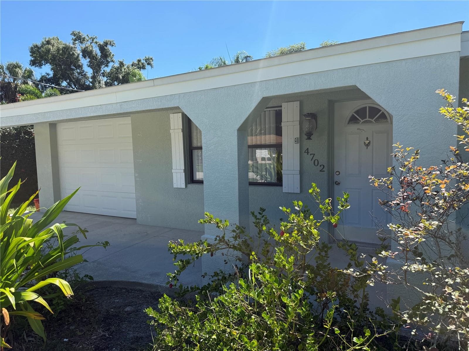 Front - 4702 CRONIN DR, SARASOTA