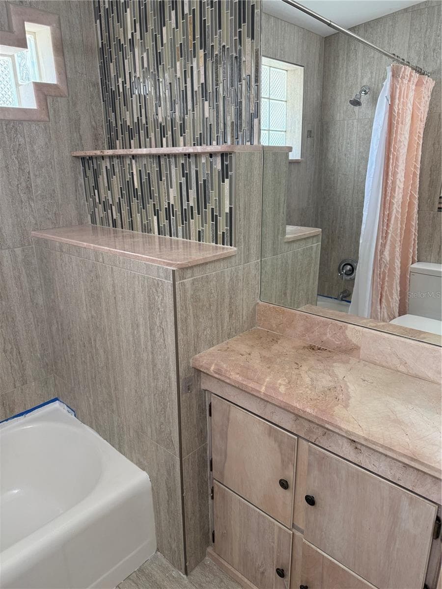 Bath - 4702 CRONIN DR, SARASOTA