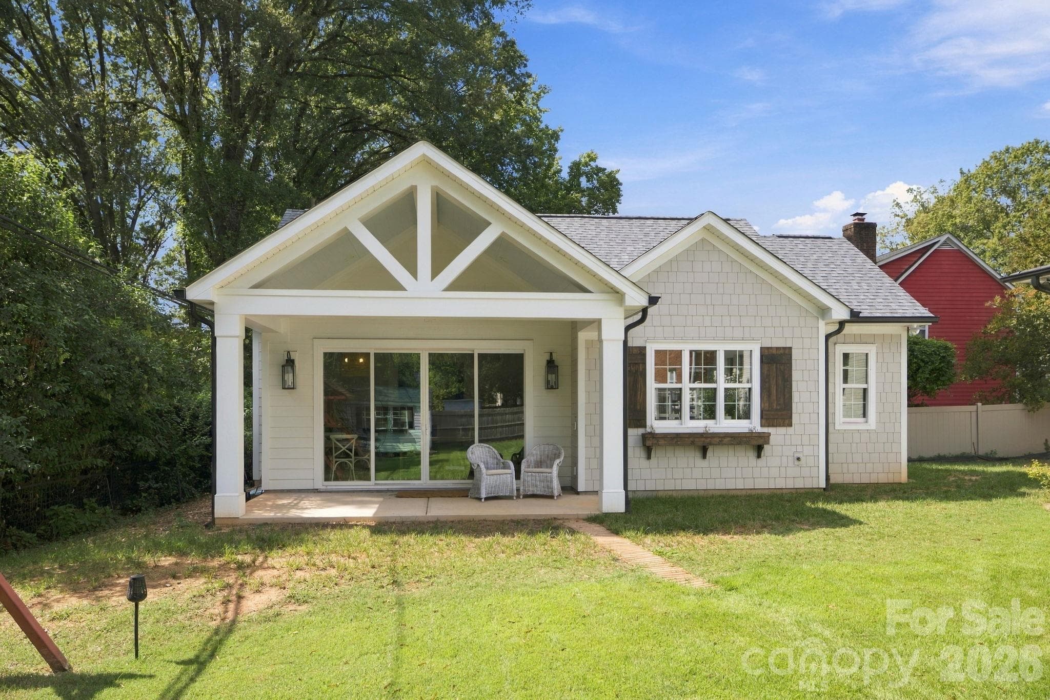 Single Family Residence at 1901 Runnymede Lane, Charlotte, photo 4 of 35