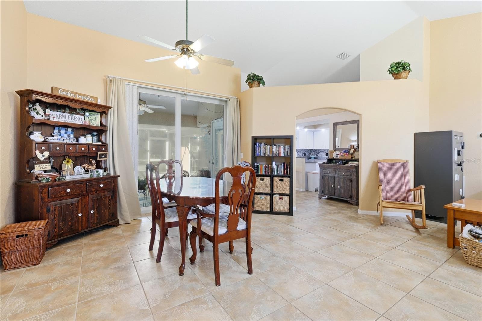 Dining / living room with vaulted ceilings - 4732 FLINT DR, NORTH PORT
