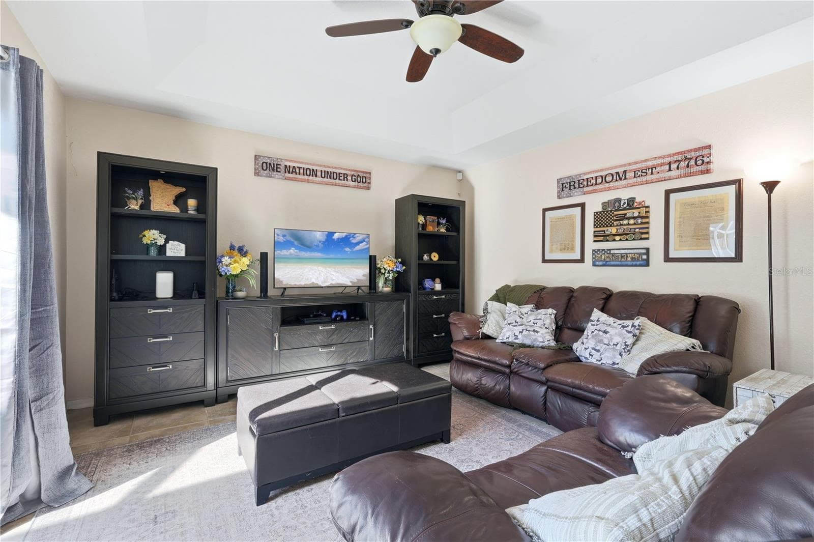 Family room off Kitchen with double pocket sliders to screen lania - 4732 FLINT DR, NORTH PORT