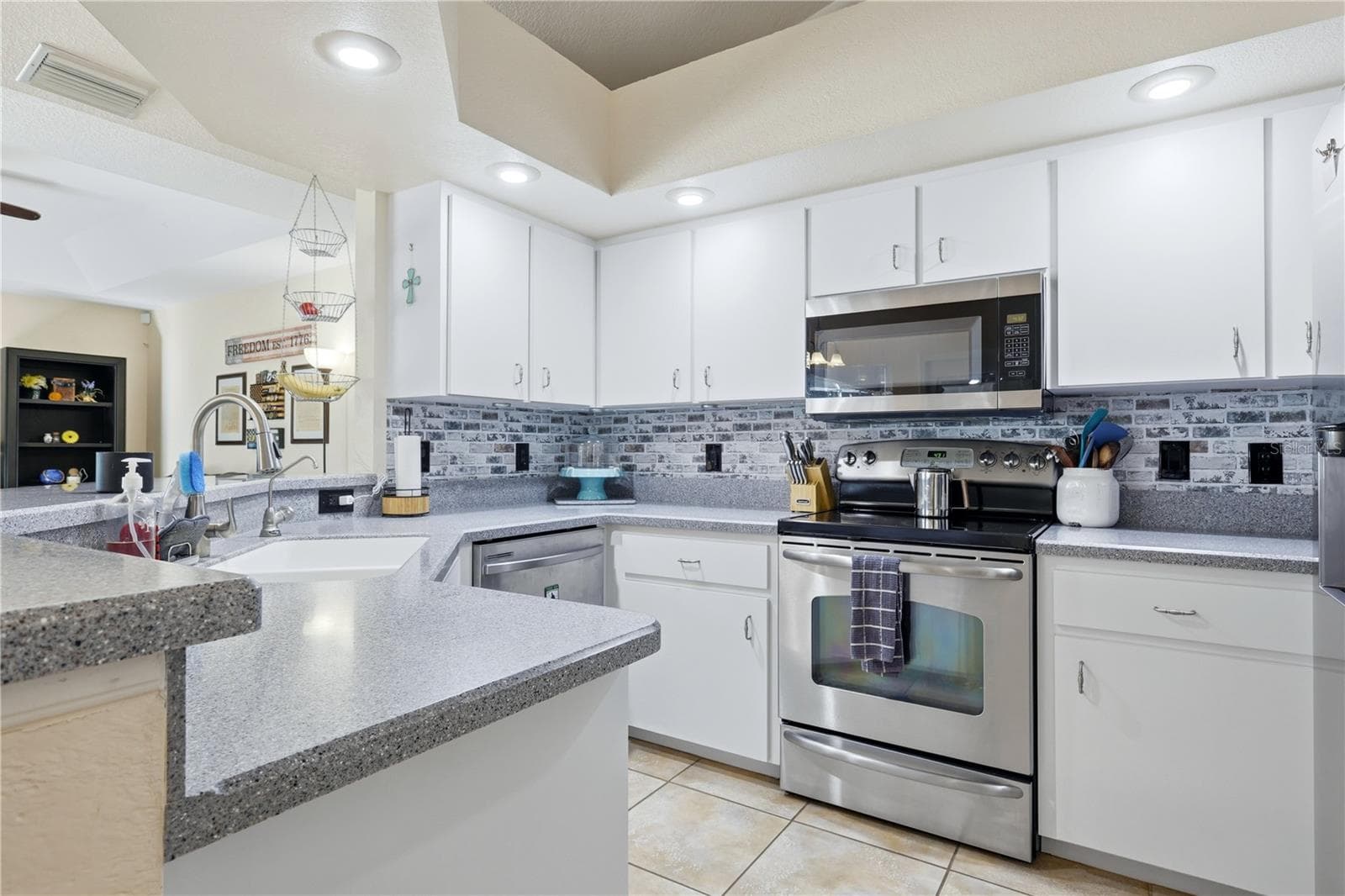Kitchen - 4732 FLINT DR, NORTH PORT