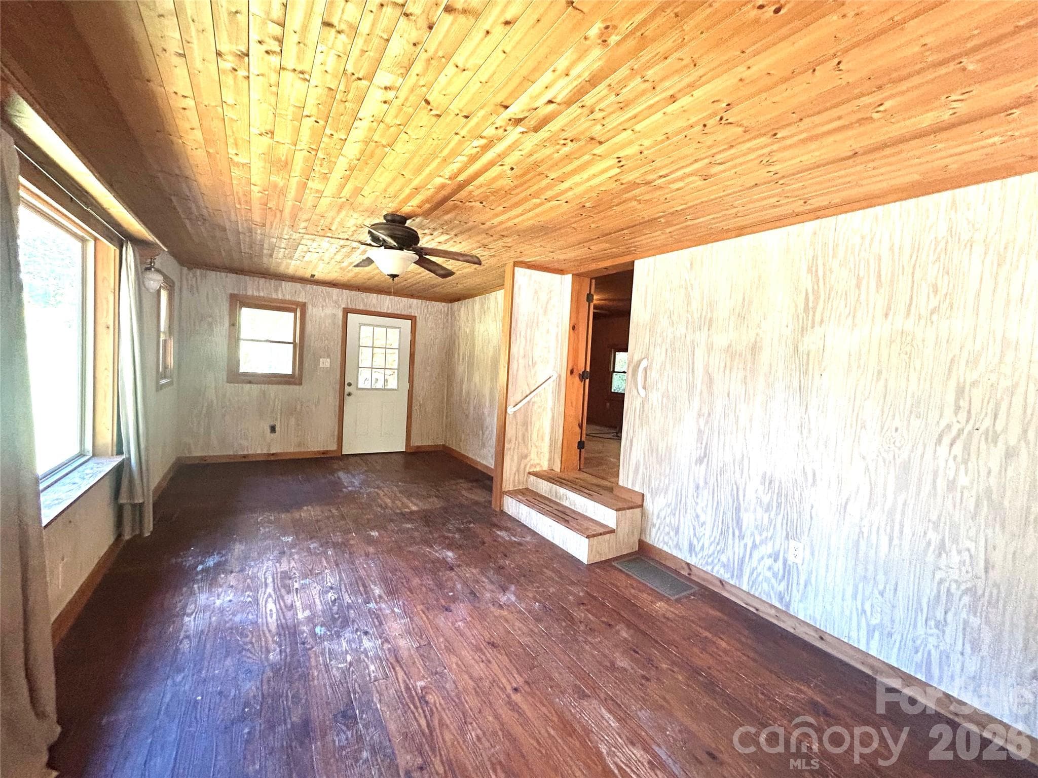 Additional room with propane hookup for heat - 217 Sandalwood Road, Whittier