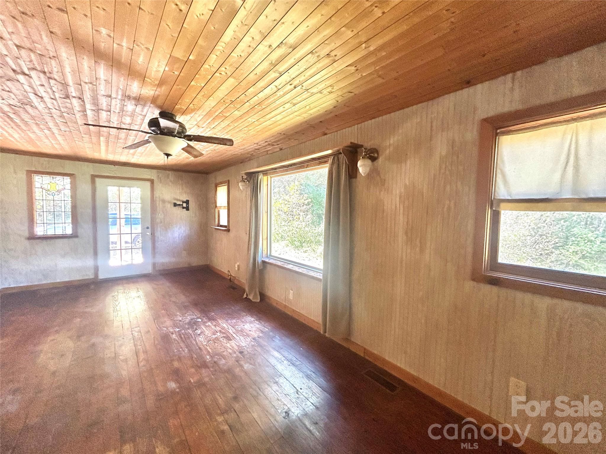 Needs TLC ( paint ) - 217 Sandalwood Road, Whittier