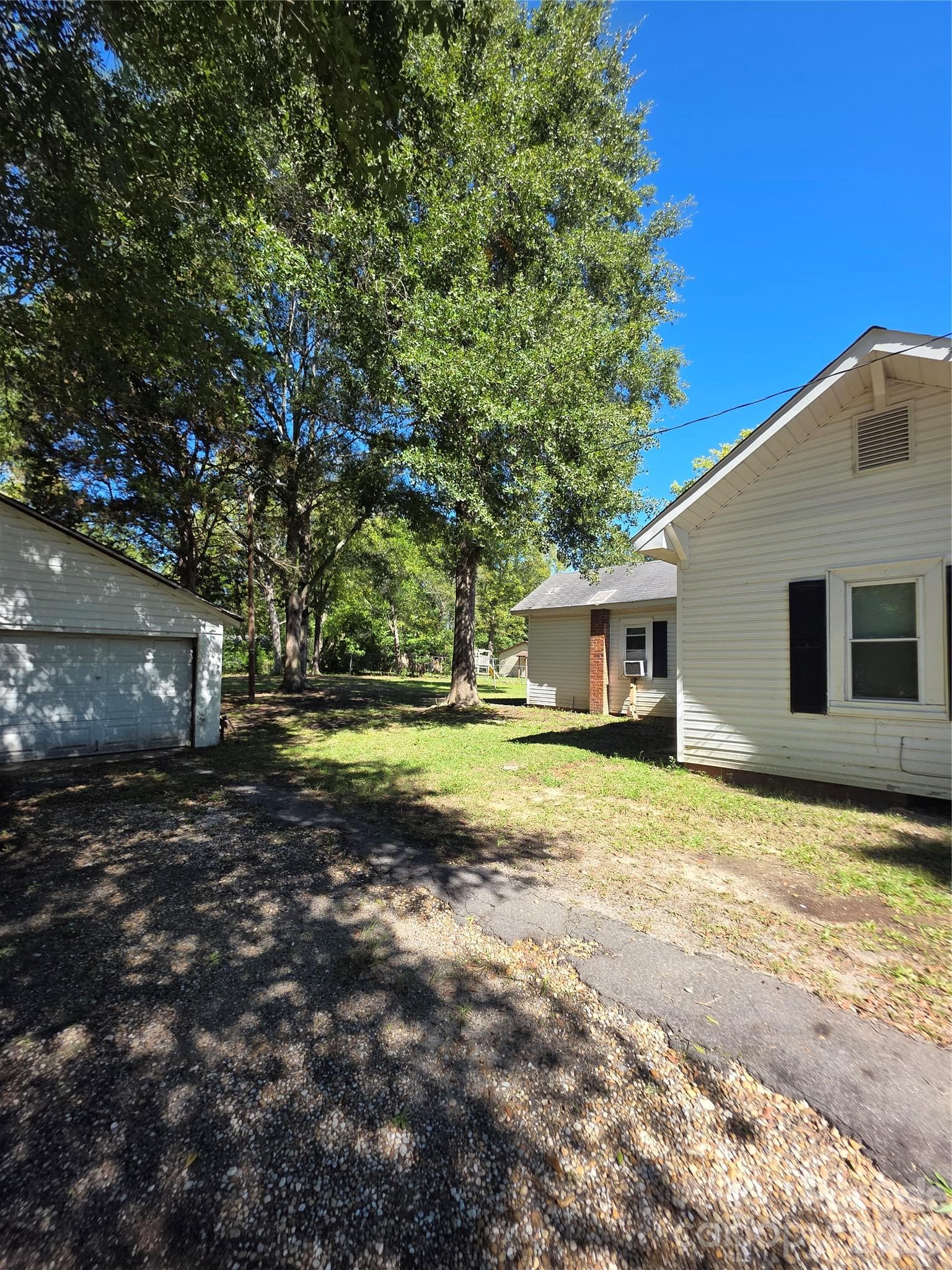 Single Family Residence at 224 Godfrey Street, Cheraw, photo 11 of 14