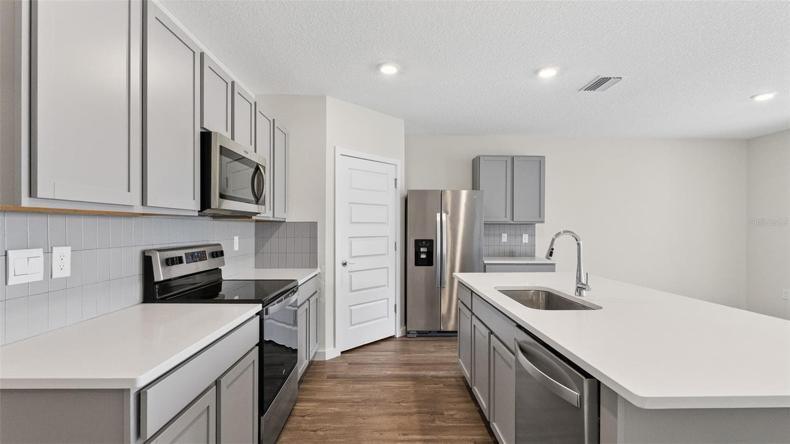 Single Family Residence at 31938 TREASURE DOCK ISLE, WESLEY CHAPEL, photo 10 of 58