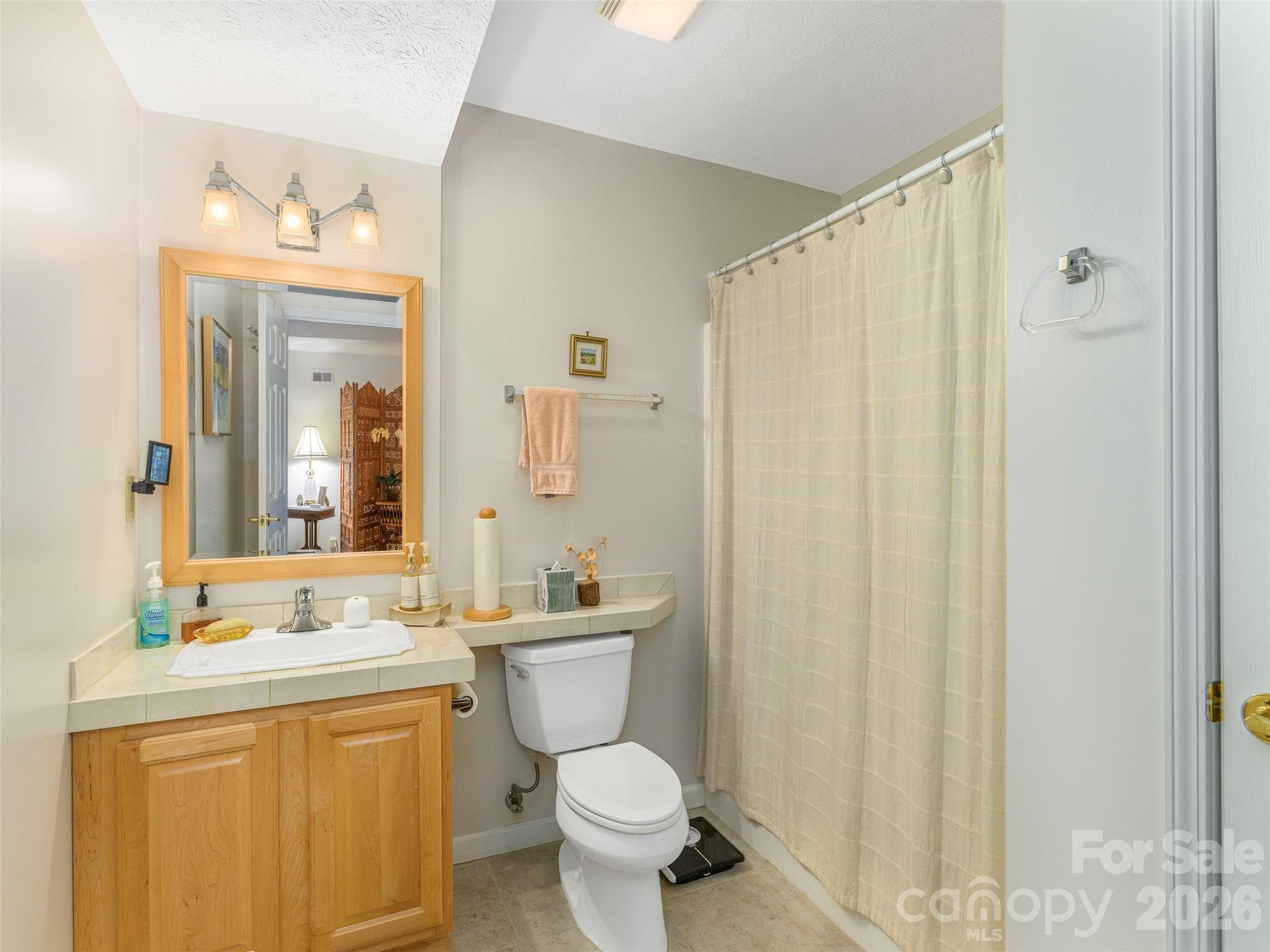 Single Family Residence at 130 Olds Trail, Hendersonville, photo 37 of 48