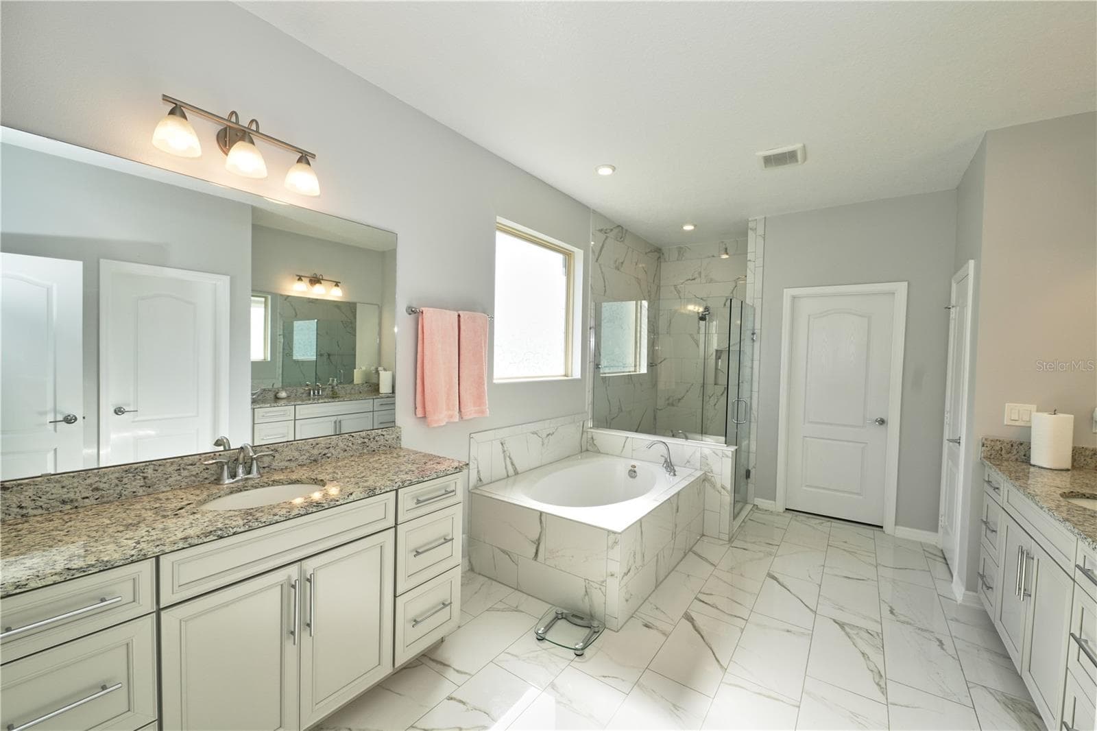 Single Family Residence at 17329 HICKORY WIND DR, CLERMONT, photo 34 of 75