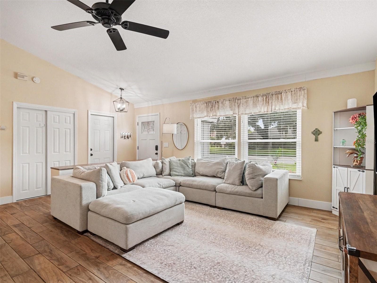 Living room - 4333 CHARING CROSS RD, SARASOTA
