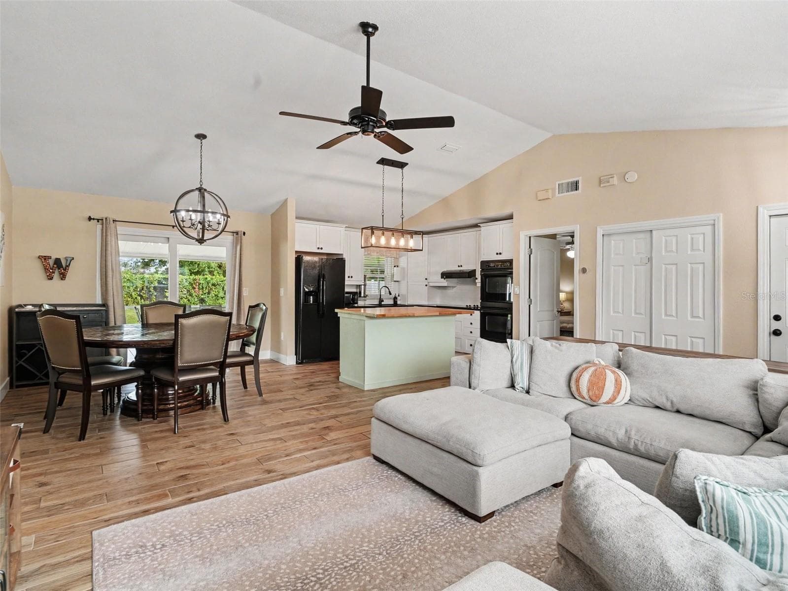 Living opens to Dining and Kitchen - 4333 CHARING CROSS RD, SARASOTA