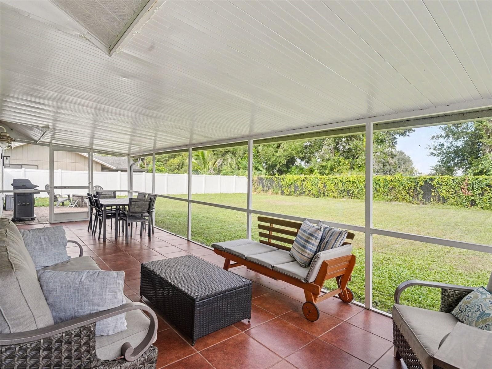 Lanai and fenced backyard - 4333 CHARING CROSS RD, SARASOTA