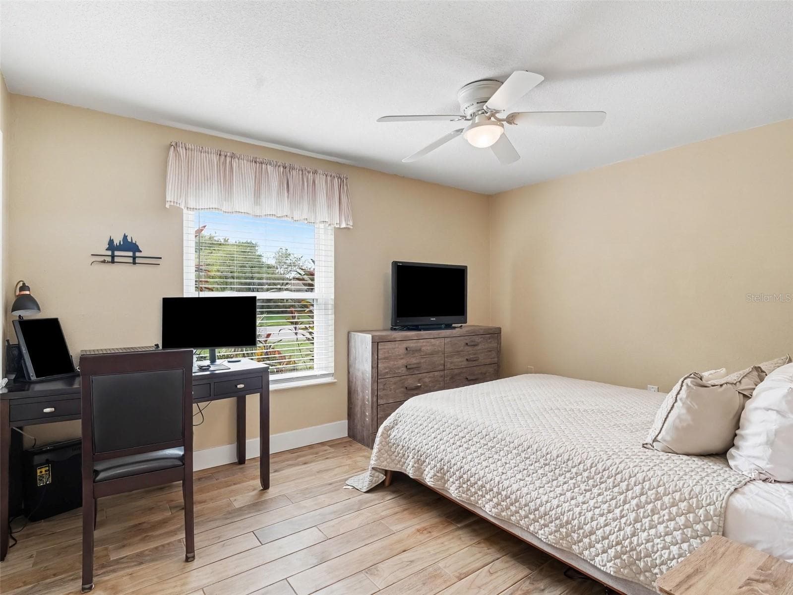 Single Family Residence at 4333 CHARING CROSS RD, SARASOTA, photo 19 of 41