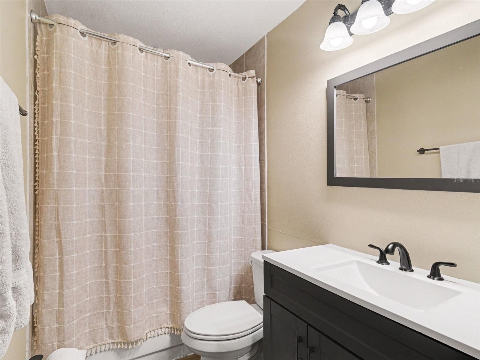 Single Family Residence at 4333 CHARING CROSS RD, SARASOTA, photo 23 of 41