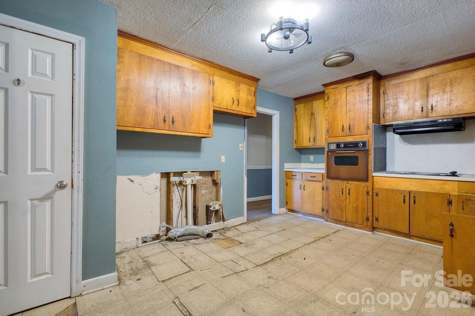 Single Family Residence at 4027 Great Falls Hwy Highway, Great Falls, photo 17 of 42