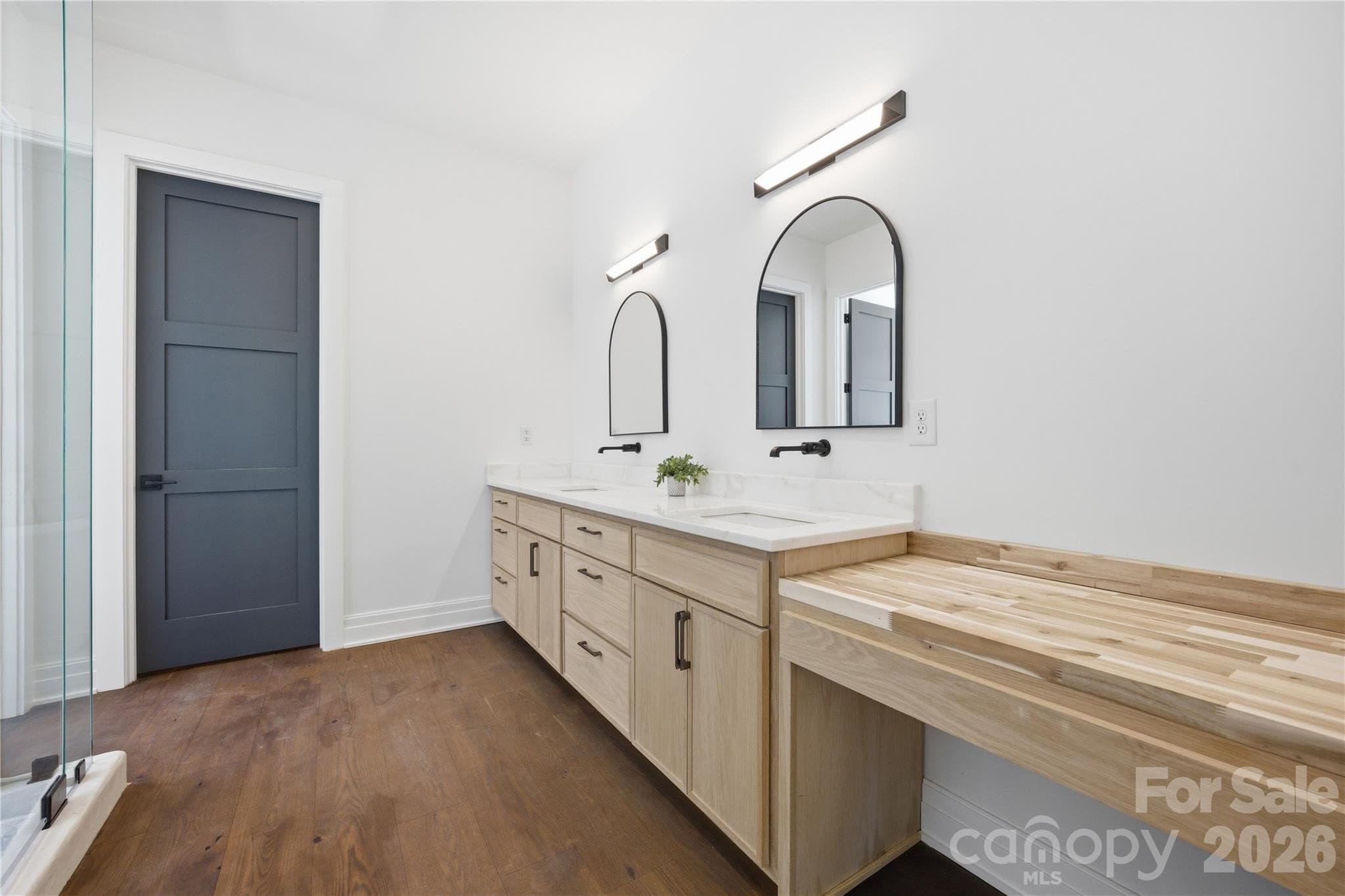 Full Bath - 1423 S Wendover Road, Charlotte