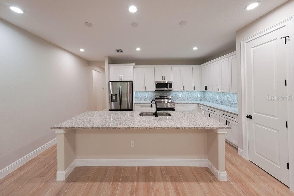 Single Family Residence at 13909 SE 53RD TER, SUMMERFIELD, photo 16 of 47