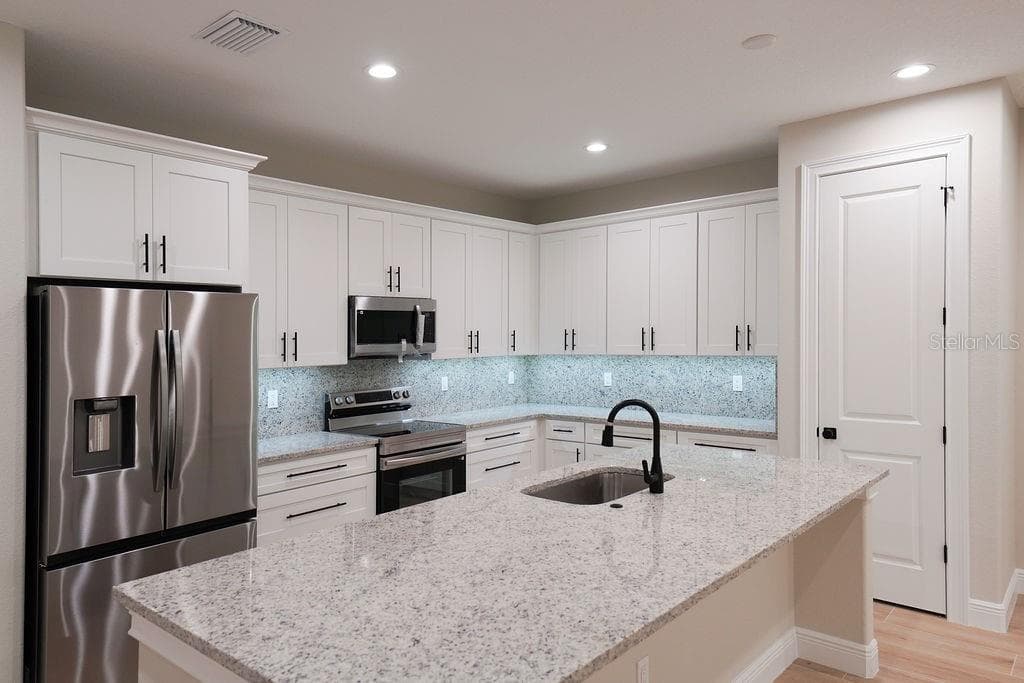 Single Family Residence at 13909 SE 53RD TER, SUMMERFIELD, photo 18 of 47