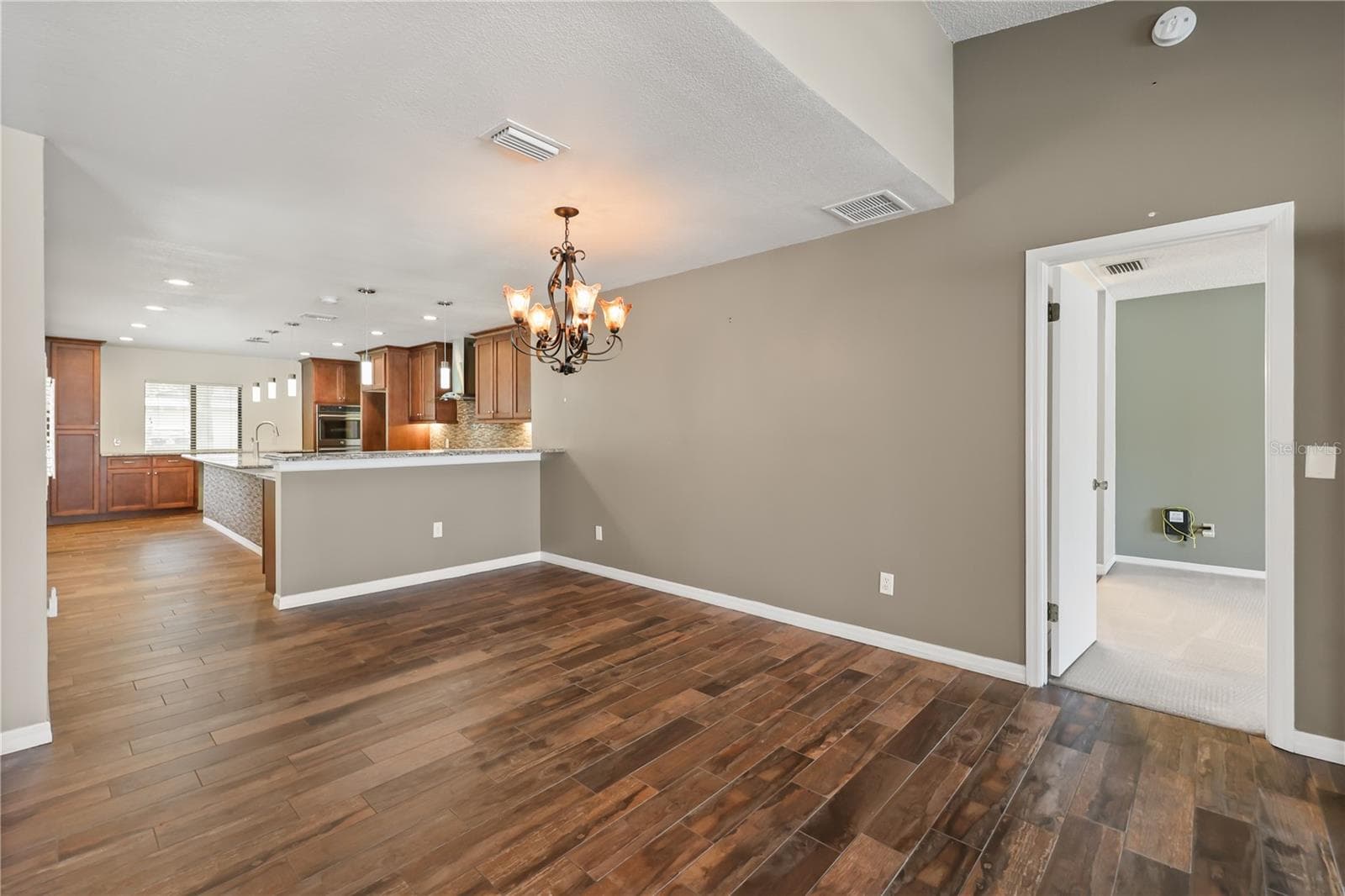 Single Family Residence at 1008 FOREST CIR, WINTER SPRINGS, photo 8 of 37