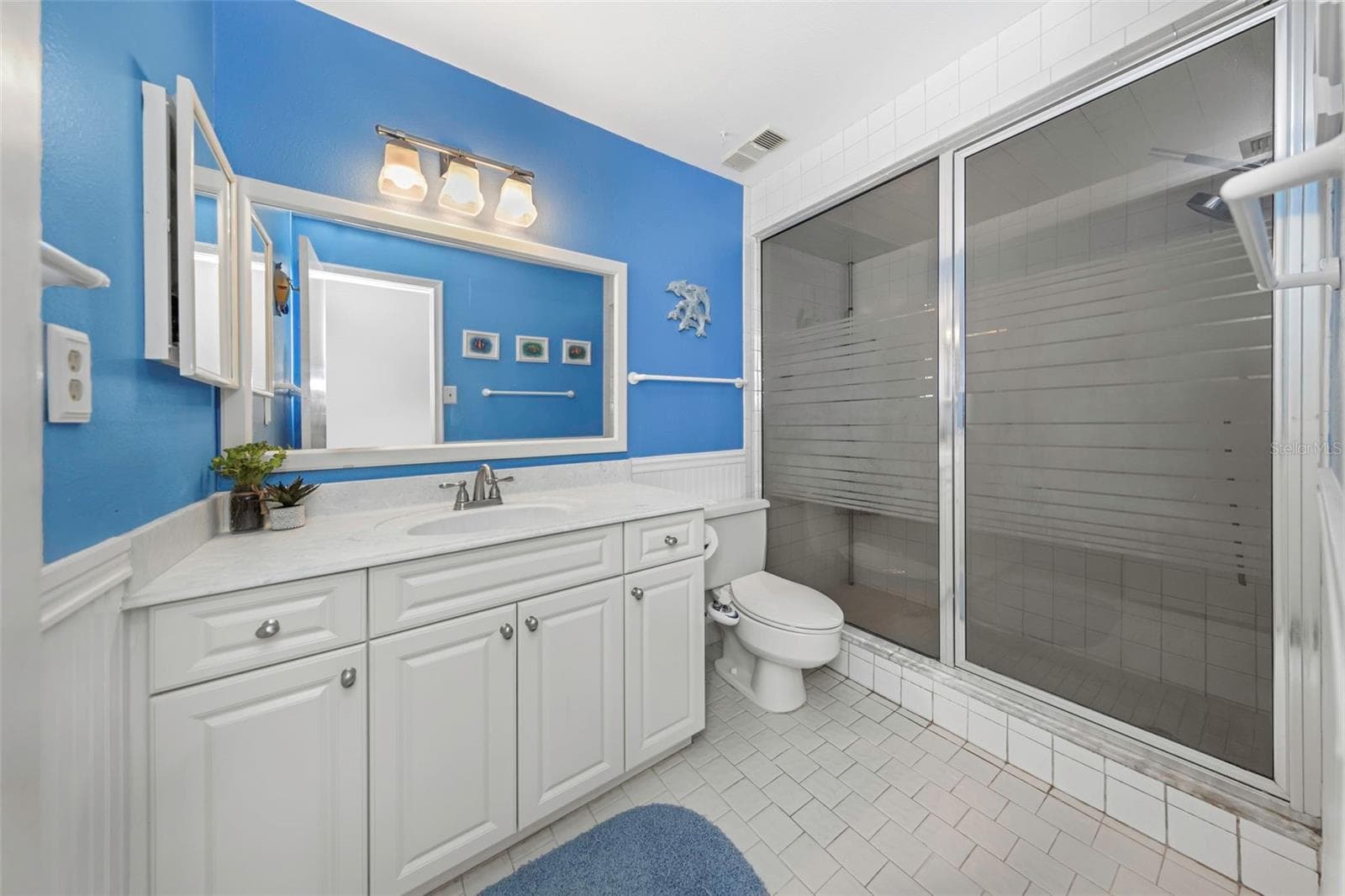 Full bath on same level as pink bath - 5650 ESCONDIDA BLVD S, ST PETERSBURG