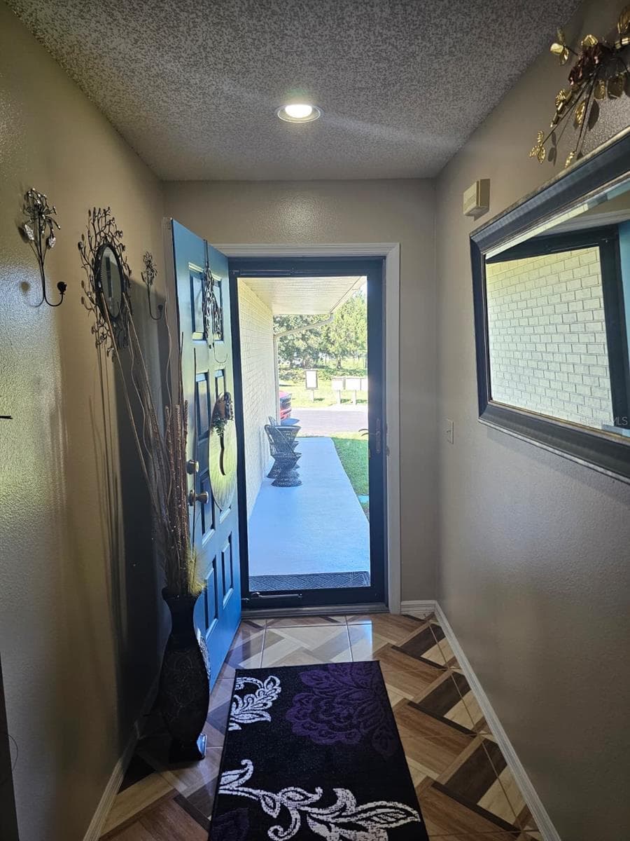 Foyer at front door - 5036 SE 107TH PL, BELLEVIEW