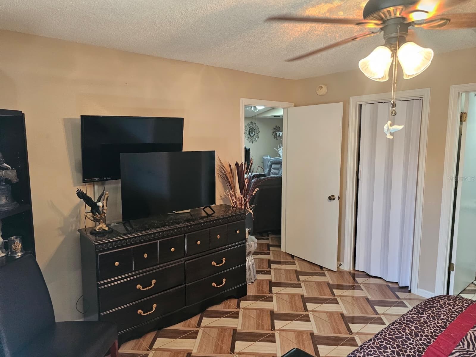 Primary bedroom towards door to living room - 5036 SE 107TH PL, BELLEVIEW
