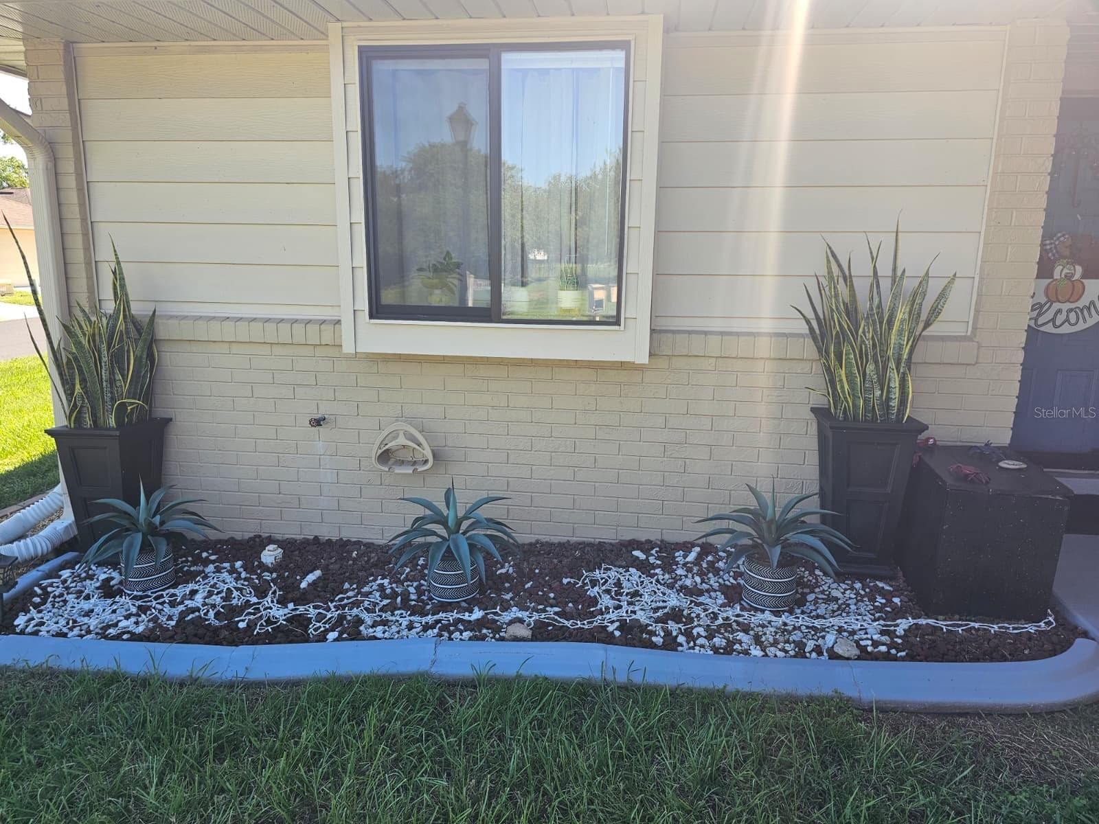front of home concrete curbing - 5036 SE 107TH PL, BELLEVIEW