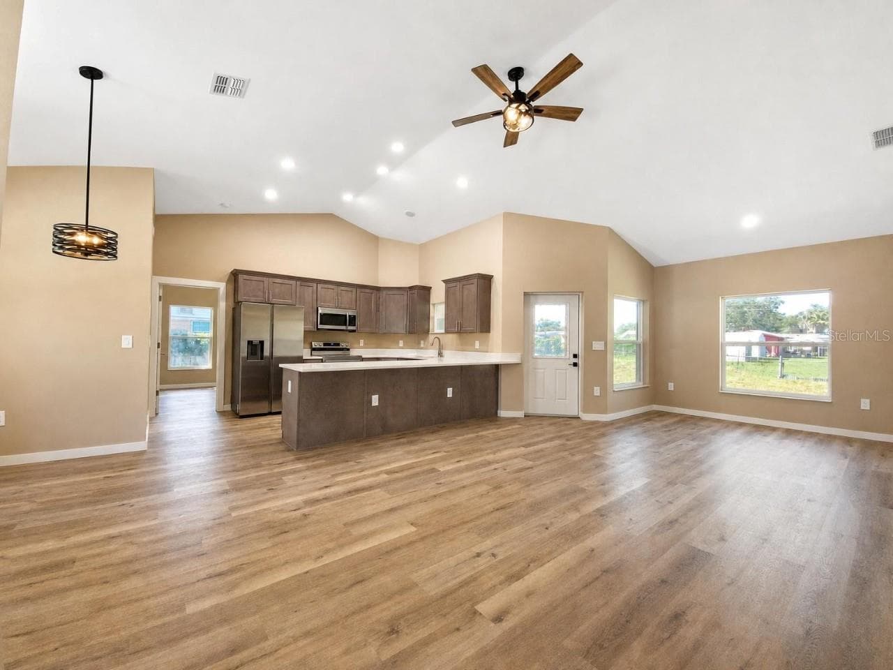 Single Family Residence at 415 ELLERBE WAY, LAKELAND, photo 2 of 31