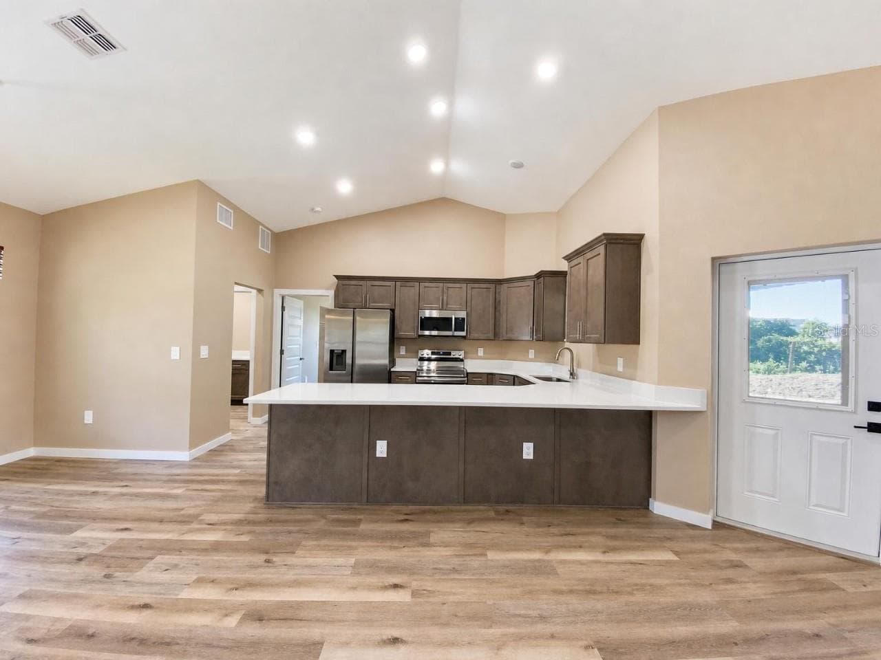 Single Family Residence at 415 ELLERBE WAY, LAKELAND, photo 4 of 31