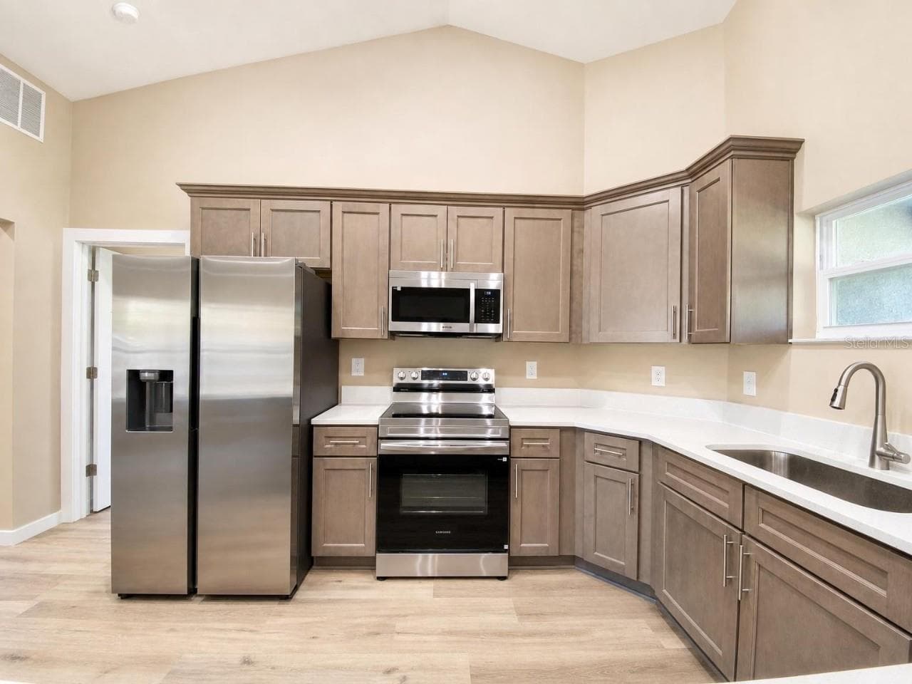 Single Family Residence at 415 ELLERBE WAY, LAKELAND, photo 6 of 31