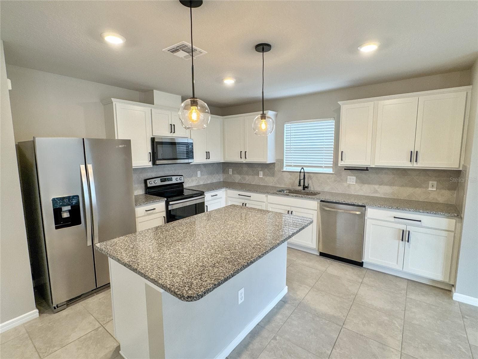 kitchen - 8308 REEFBAY CV, PARRISH