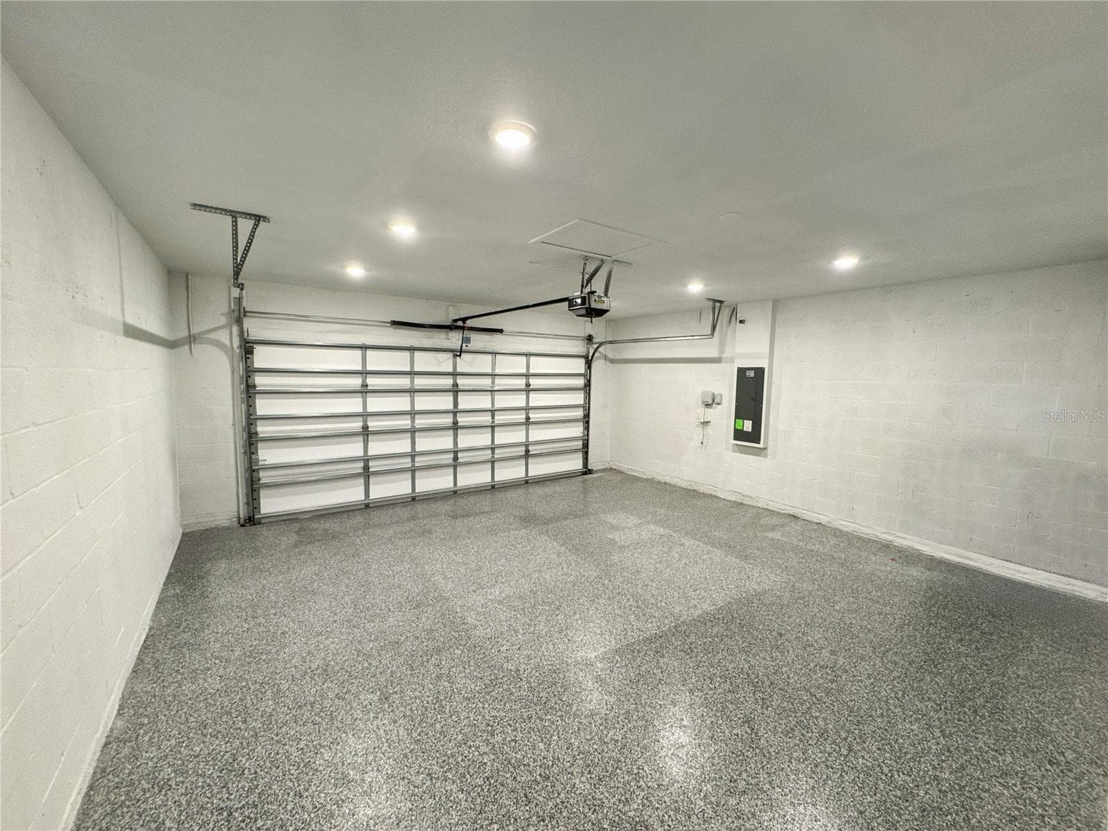 garage - 8308 REEFBAY CV, PARRISH
