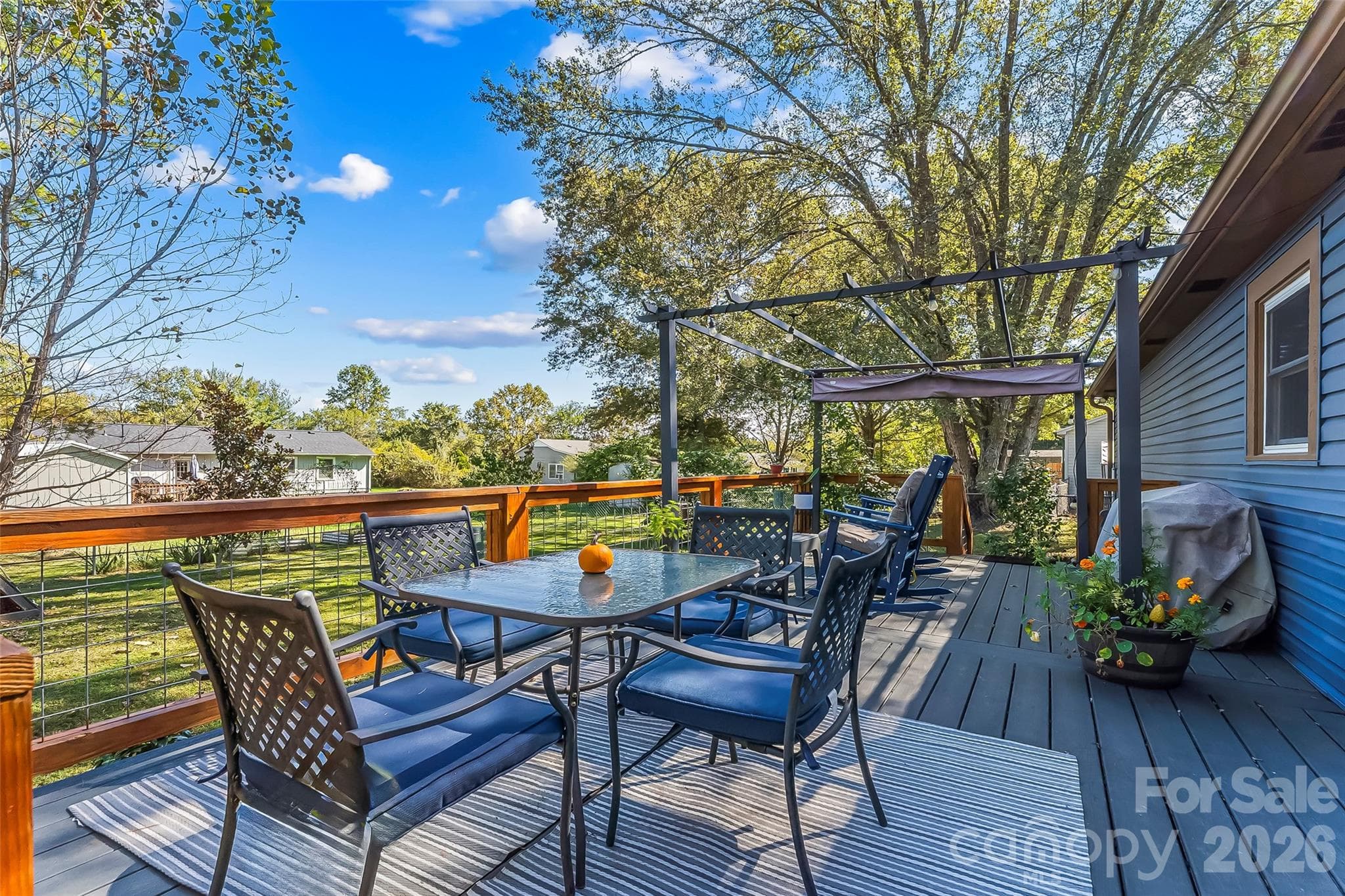 Single Family Residence at 23 E Silverleaf Drive, Hendersonville, photo 2 of 29