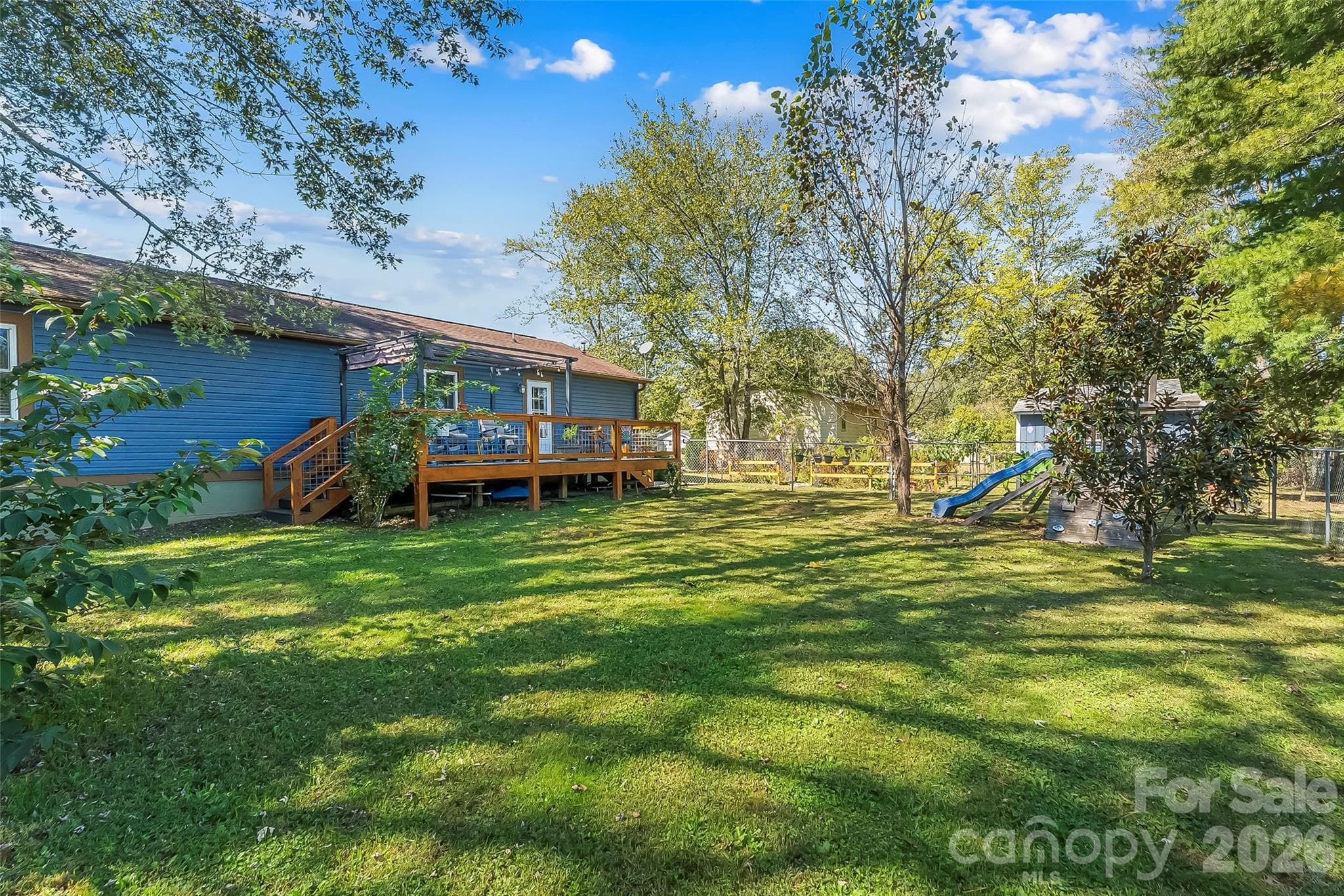Single Family Residence at 23 E Silverleaf Drive, Hendersonville, photo 23 of 29