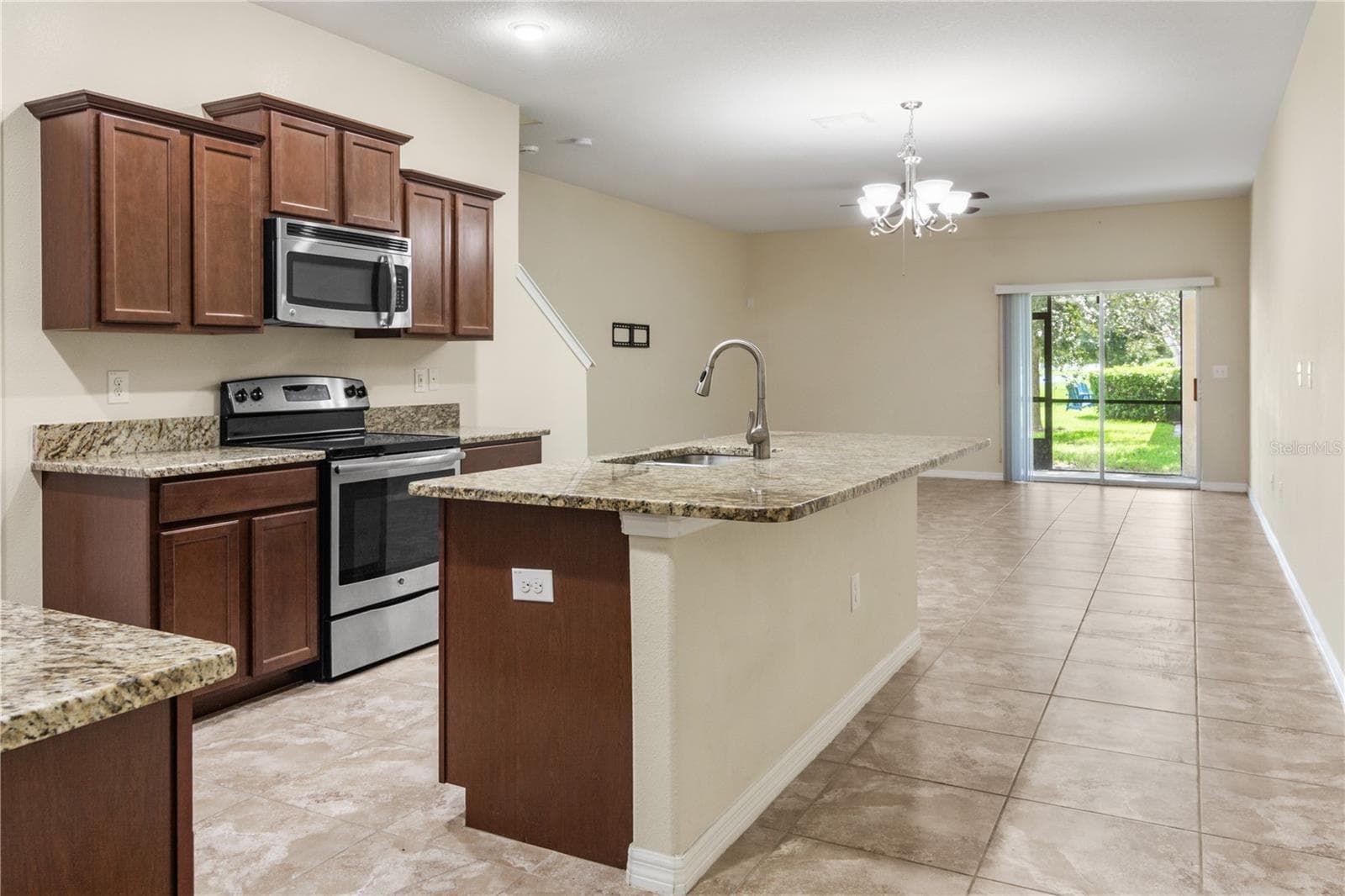 Townhouse at 2011 HAWKS VIEW DR, RUSKIN, photo 6 of 47