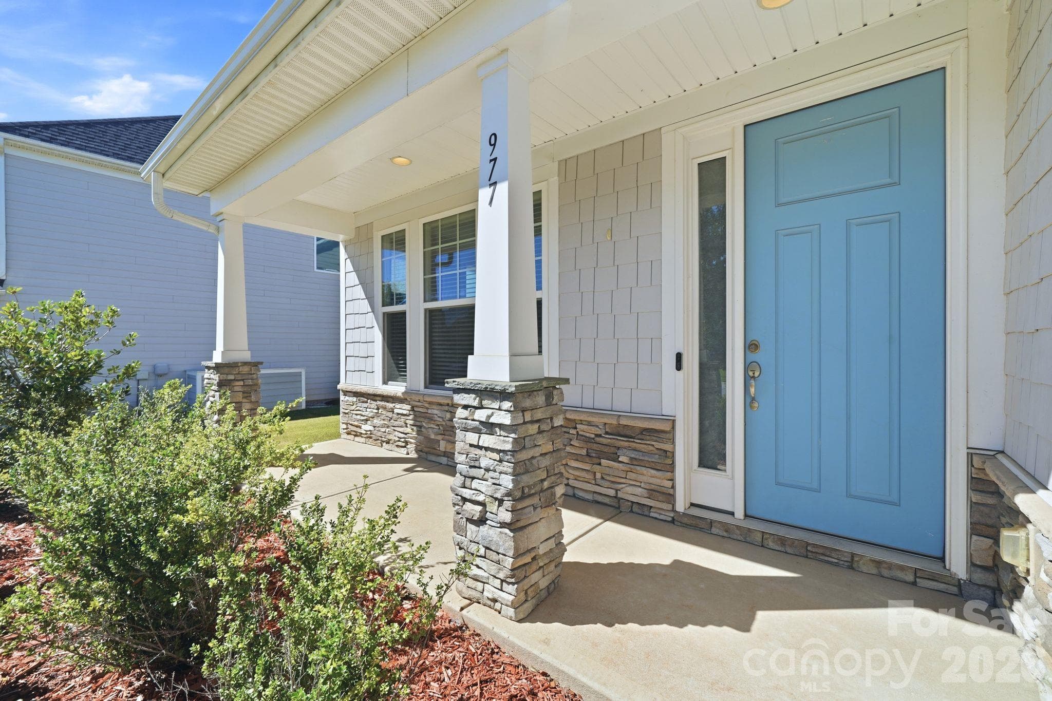 Single Family Residence at 977 NW Bellegray Lane, Concord, photo 2 of 35