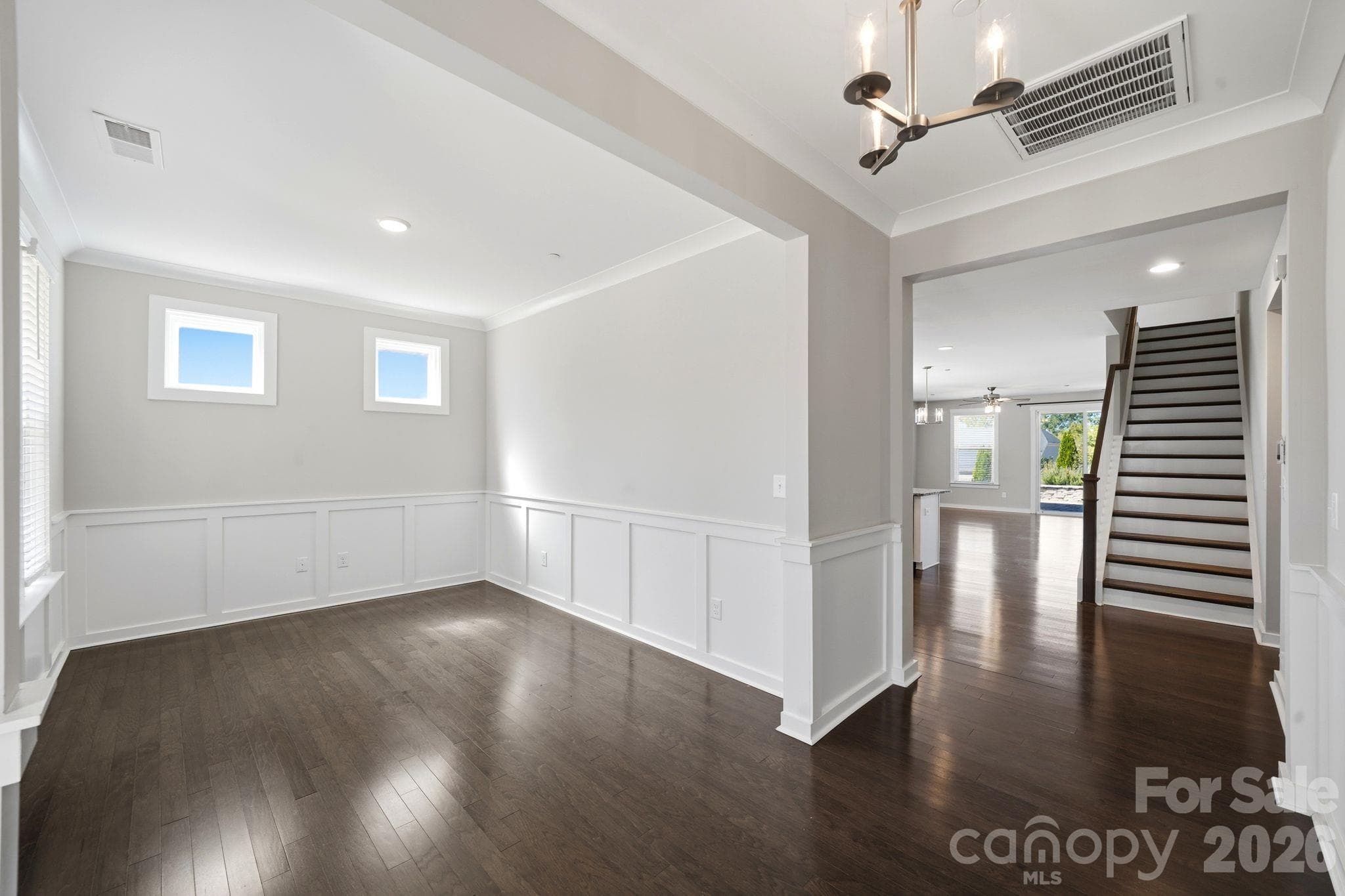 Single Family Residence at 977 NW Bellegray Lane, Concord, photo 4 of 35