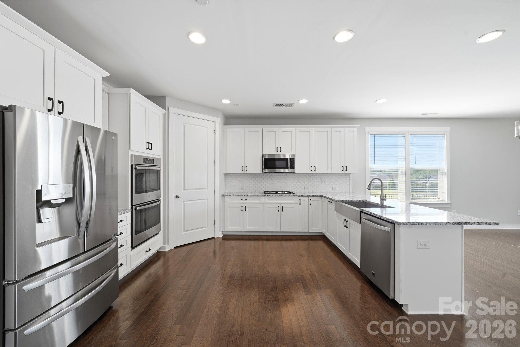 Single Family Residence at 977 NW Bellegray Lane, Concord, photo 6 of 35