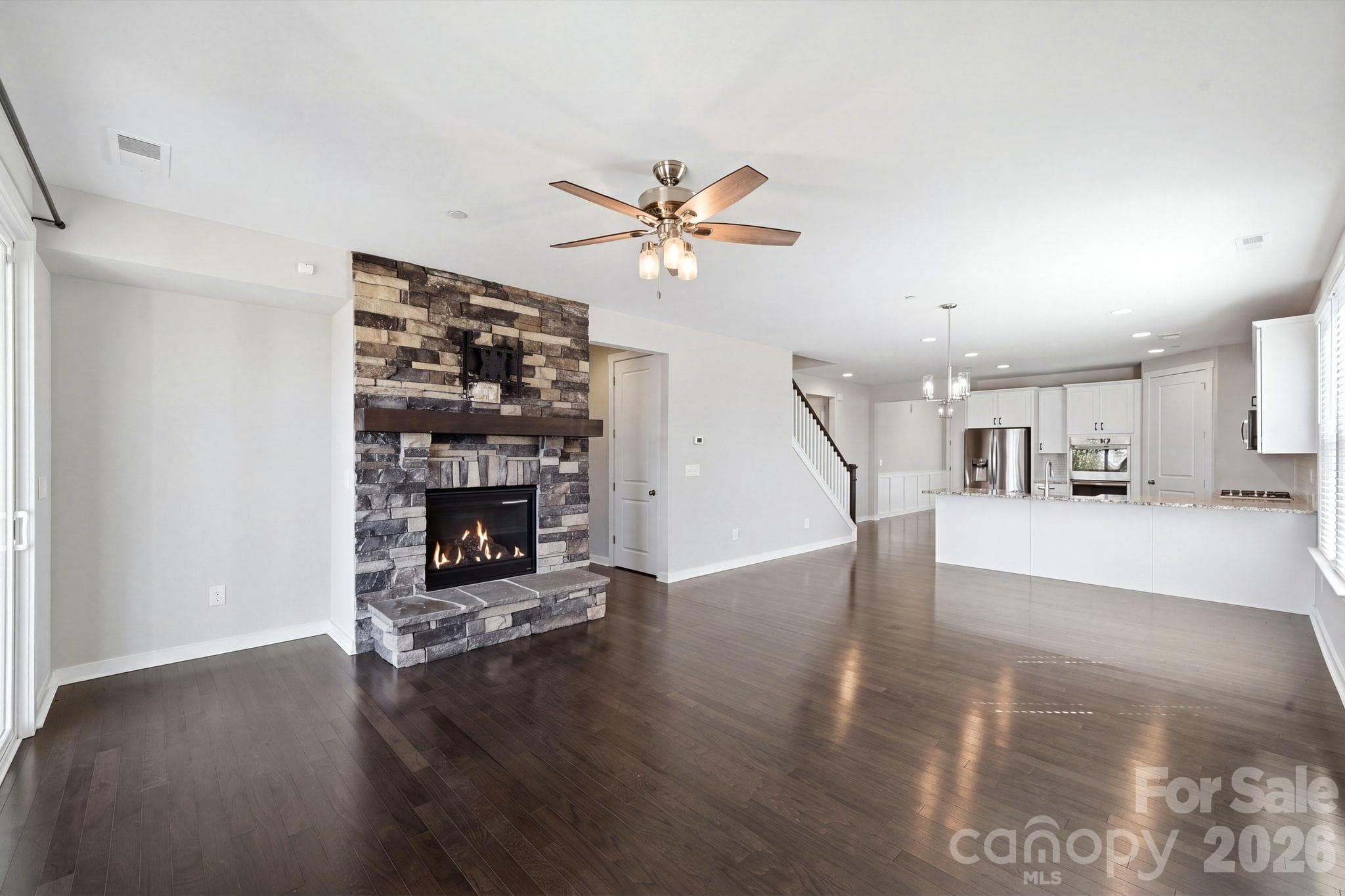 Single Family Residence at 977 NW Bellegray Lane, Concord, photo 10 of 35