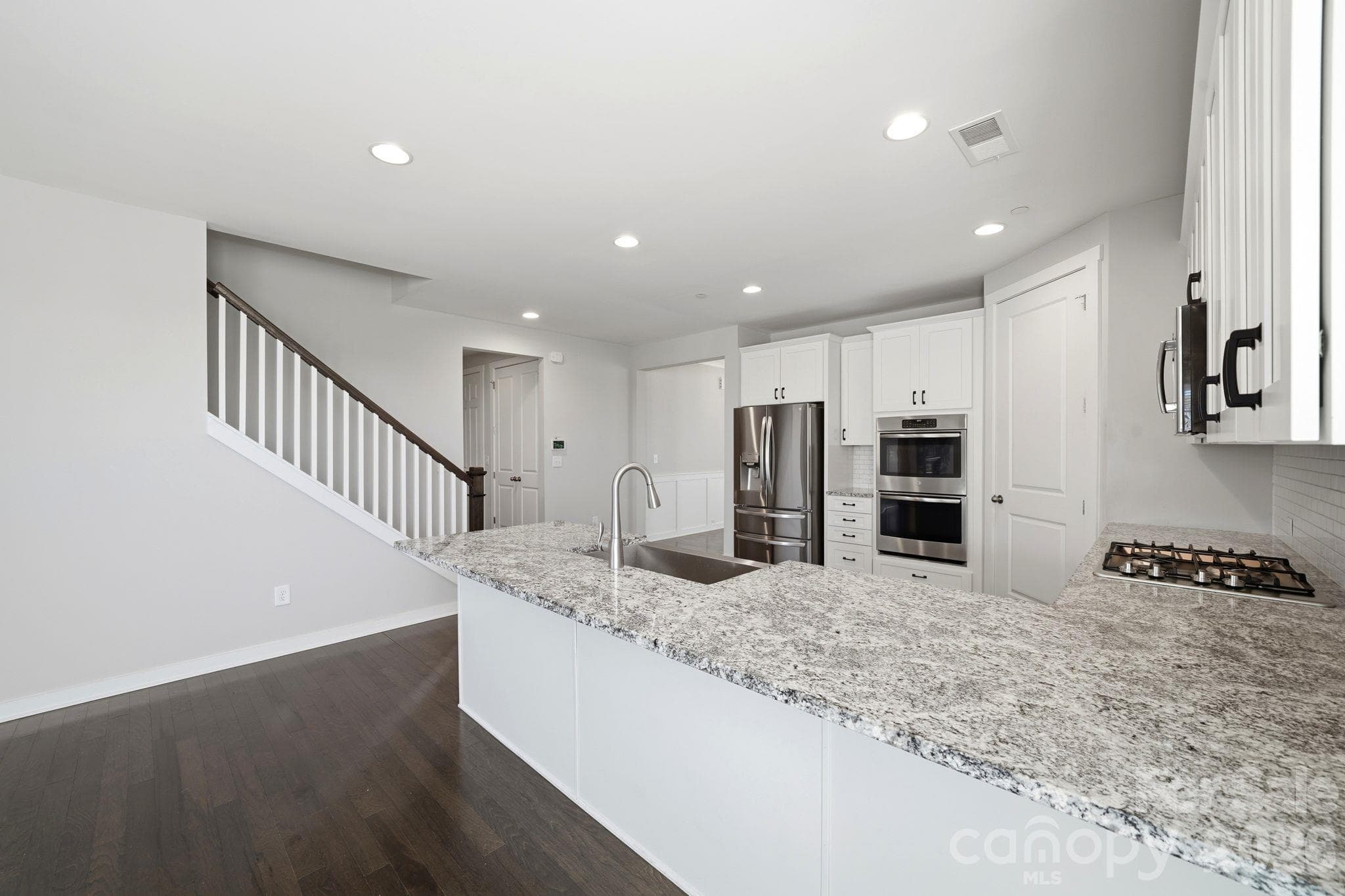 Single Family Residence at 977 NW Bellegray Lane, Concord, photo 13 of 35