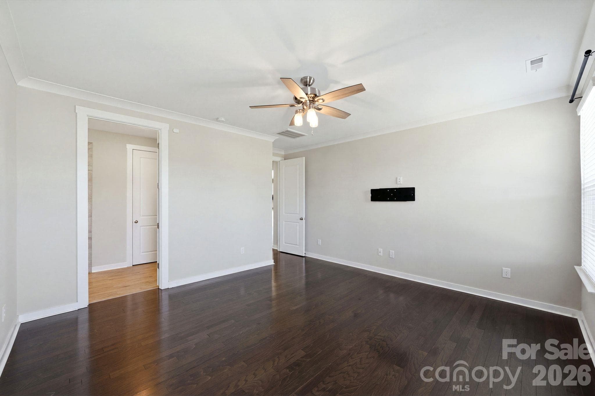 Single Family Residence at 977 NW Bellegray Lane, Concord, photo 16 of 35