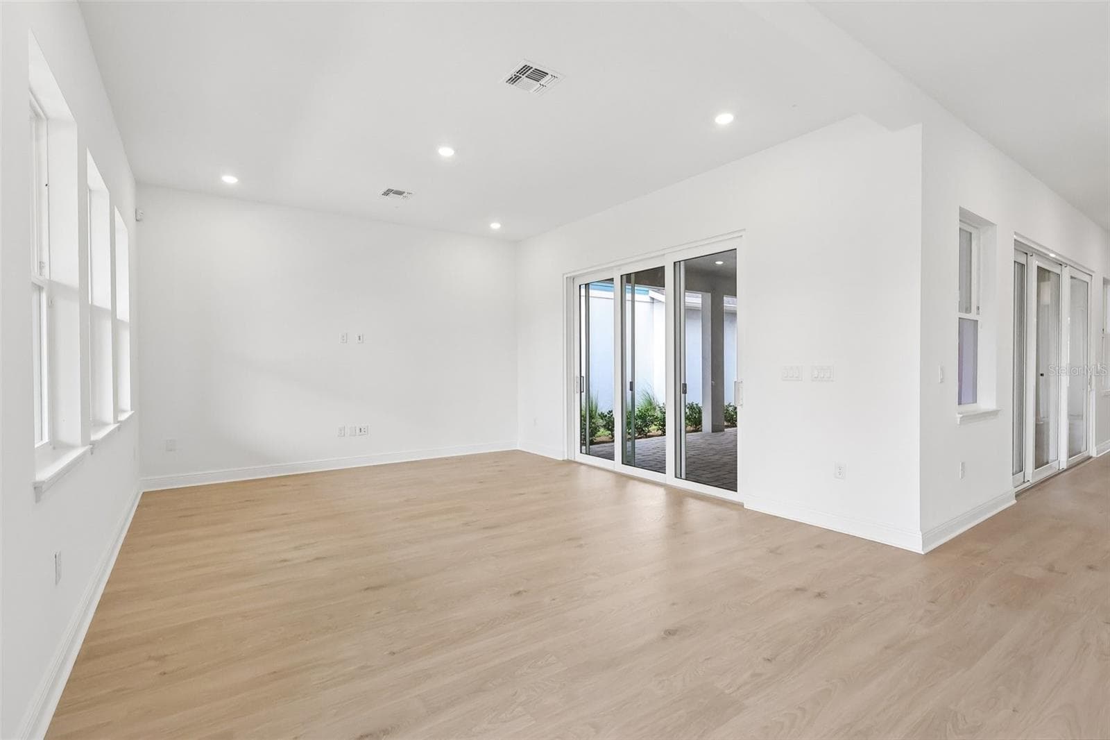 Single Family Residence at 10240 FIDDLEY ALY, ORLANDO, photo 14 of 97