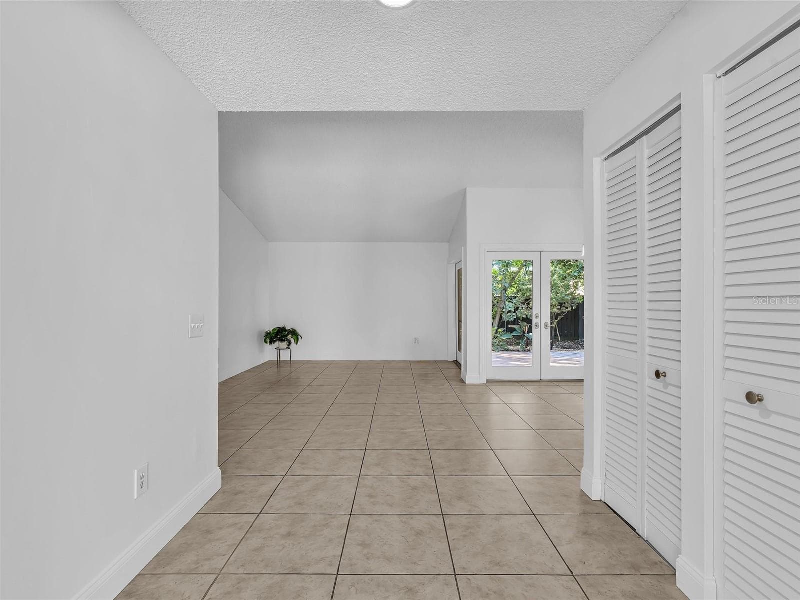 Entry with storage closet - 5440 SW 155TH CT, MIAMI