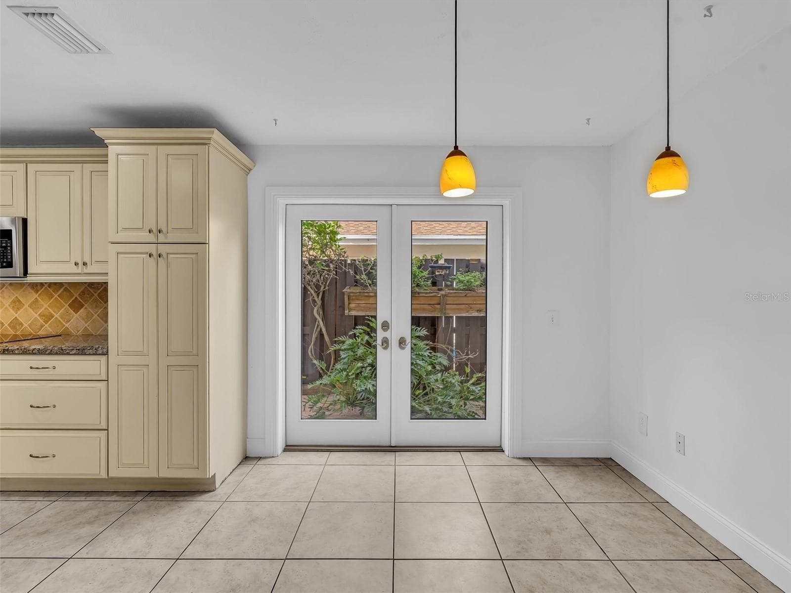 eat in kitchen with access to the backyard - 5440 SW 155TH CT, MIAMI