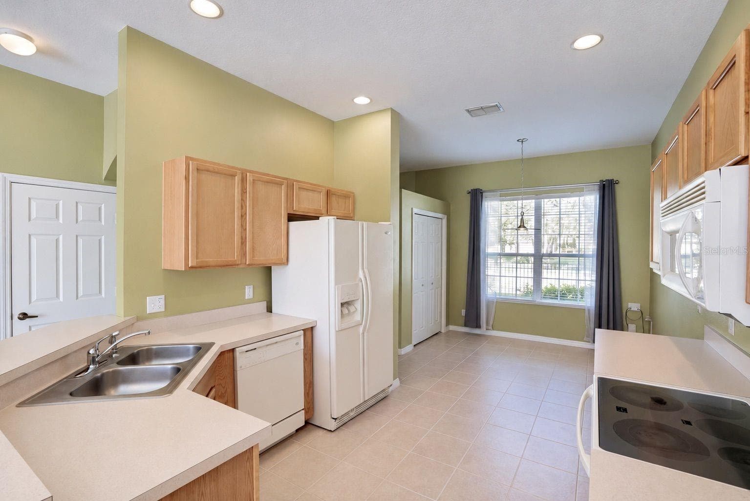 Townhouse at 4519 SUNSET LN, OVIEDO, photo 9 of 43