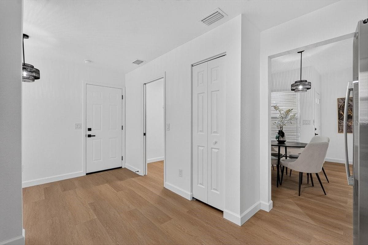 Single Family Residence at 32226 SUMMERTREE CIR, LEESBURG, photo 17 of 42