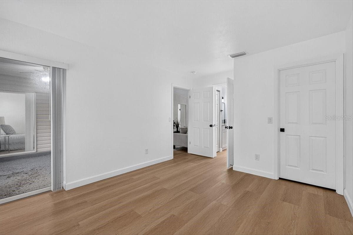 Single Family Residence at 32226 SUMMERTREE CIR, LEESBURG, photo 25 of 42